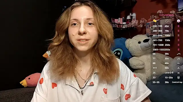 Snapshot of TiaraHenegan chatting on February 17, 7:49 am TiaraHenegan online show from February 17, 7:49 am