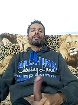 Snapshot of moreno_alpha_br chatting on July 8, 10:14 pm moreno alpha br online show from July 8, 10:14 pm
