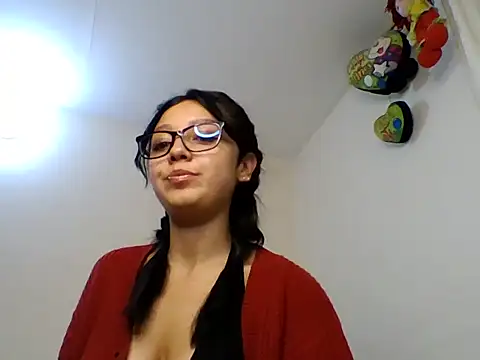 Snapshot of persefxne chatting on February 12, 2:28 am persefxne online show from February 12, 2:28 am