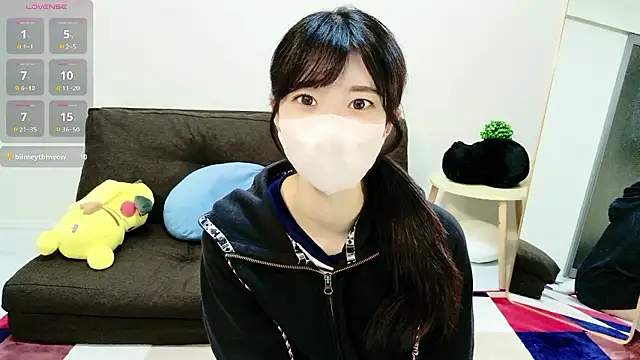Snapshot of Rui-chaaan chatting on May 6, 2:29 am Rui-chaaan online show from May 6, 2:29 am