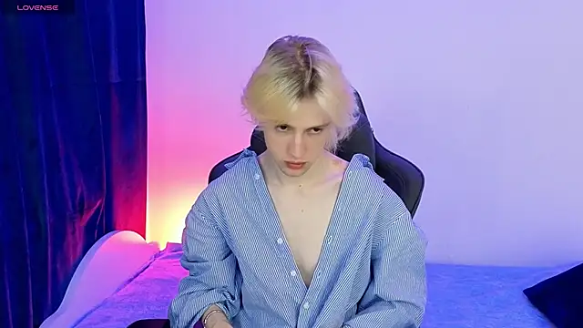 lucidangelok1 online show from April 9, 8:31 am