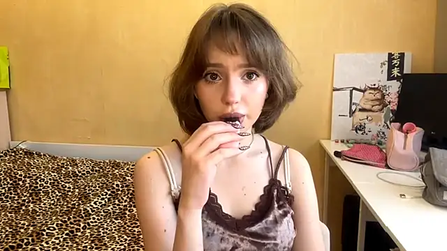 Snapshot of lil_glow chatting on January 7, 10:29 am lil glow online show from January 7, 10:29 am