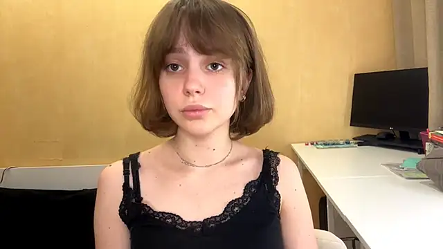 Snapshot of lil_glow chatting on January 13, 12:21 pm lil glow online show from January 13, 12:21 pm