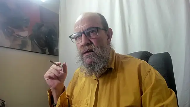 Snapshot of Uncle_Hottie chatting on January 7, 8:44 pm Uncle Hottie online show from January 7, 8:44 pm