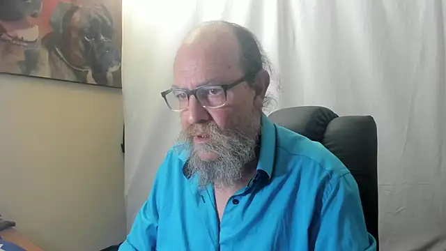 Snapshot of Uncle_Hottie chatting on January 8, 8:22 pm Uncle Hottie online show from January 8, 8:22 pm