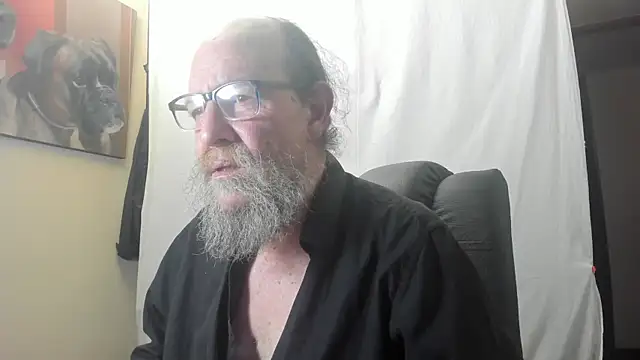 Snapshot of Uncle_Hottie chatting on January 9, 10:33 pm Uncle Hottie online show from January 9, 10:33 pm