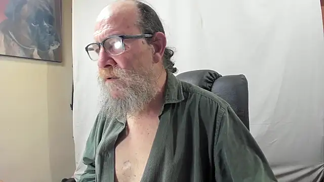 Snapshot of Uncle_Hottie chatting on January 14, 3:39 pm Uncle Hottie online show from January 14, 3:39 pm