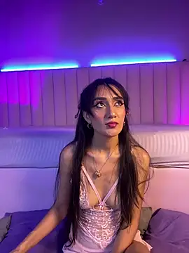 Snapshot of Denightjones chatting on February 7, 3:21 am Denightjones online show from February 7, 3:21 am