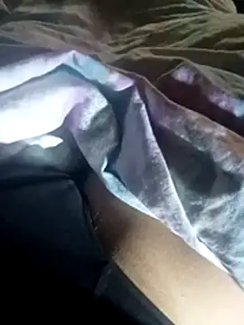 Snapshot of folkdam80 chatting on February 23, 6:33 am folkdam80 online show from February 23, 6:33 am