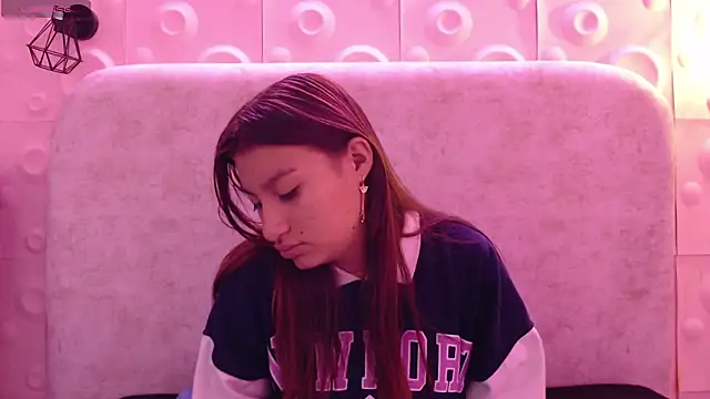 Snapshot of yuyis_15 chatting on January 12, 11:59 am yuyis 15 online show from January 12, 11:59 am