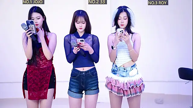 Snapshot of QIANXI_004 chatting on January 7, 11:12 am QIANXI 004 online show from January 7, 11:12 am