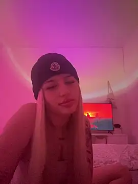 Snapshot of samybabe chatting on January 14, 8:20 am samybabe online show from January 14, 8:20 am