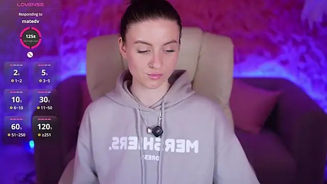 Snapshot of AlexaFleur chatting on April 6, 4:46 am AlexaFleur online show from April 6, 4:46 am