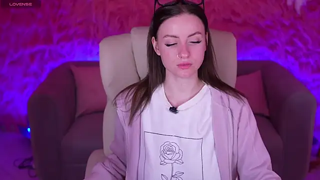 Snapshot of AlexaFleur chatting on April 11, 6:29 am AlexaFleur online show from April 11, 6:29 am