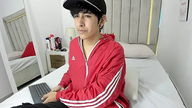 julian xx online show from January 18, 7:17 pm