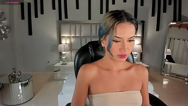 KayraLanne online show from March 19, 3:43 am