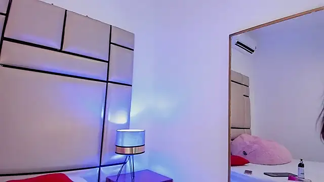 alejandra loppez online show from February 3, 8:25 pm