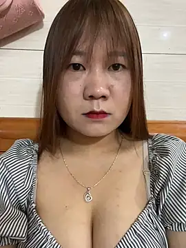 Snapshot of Liness101 chatting on February 6, 2:27 am Liness101 online show from February 6, 2:27 am