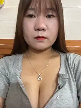 Snapshot of Liness101 chatting on April 5, 2:31 am Liness101 online show from April 5, 2:31 am