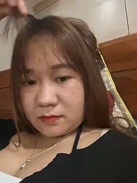 Snapshot of Liness101 chatting on April 13, 6:30 am Liness101 online show from April 13, 6:30 am