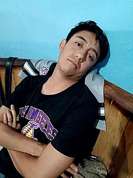 Snapshot of Hxzelmxnix chatting on January 6, 7:45 am Hxzelmxnix online show from January 6, 7:45 am