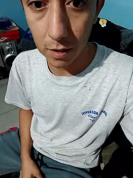 Snapshot of Hxzelmxnix chatting on January 6, 7:50 pm Hxzelmxnix online show from January 6, 7:50 pm