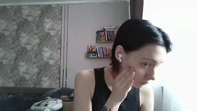 LxayBloom online show from February 10, 9:57 am