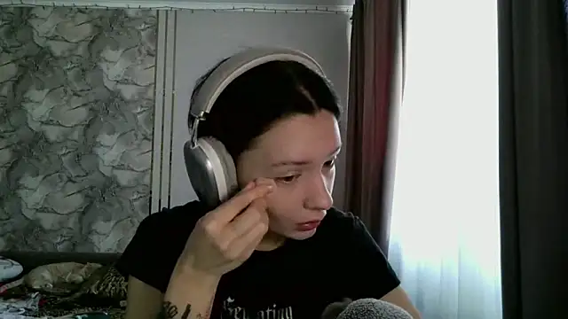 LxayBloom online show from February 22, 9:41 am