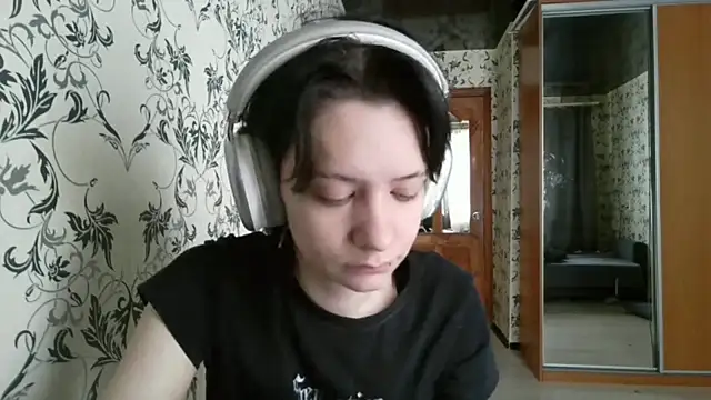 LxayBloom online show from March 30, 6:36 am