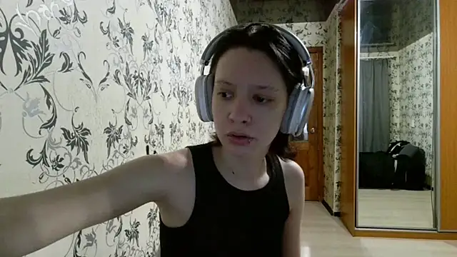 LxayBloom online show from March 31, 12:49 pm