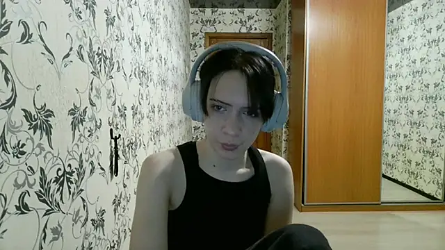 LxayBloom online show from April 13, 12:05 am