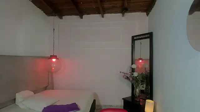 ZoeFox5 online show from February 13, 11:28 am