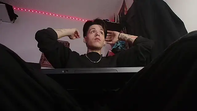 Snapshot of Anhony_Muscle chatting on January 9, 1:25 pm Anhony Muscle online show from January 9, 1:25 pm