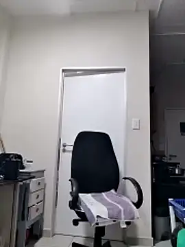 Snapshot of princess-boobz chatting on February 23, 6:49 pm princess-boobz online show from February 23, 6:49 pm