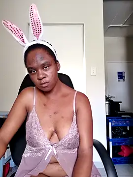 Snapshot of princess-boobz chatting on April 3, 8:34 am princess-boobz online show from April 3, 8:34 am