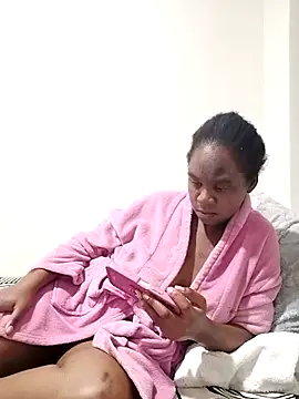 Snapshot of princess-boobz chatting on April 5, 7:33 pm princess-boobz online show from April 5, 7:33 pm