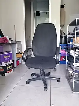 Snapshot of princess-boobz chatting on April 9, 7:47 am princess-boobz online show from April 9, 7:47 am