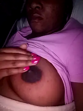 Snapshot of princess-boobz chatting on April 10, 10:03 pm princess-boobz online show from April 10, 10:03 pm