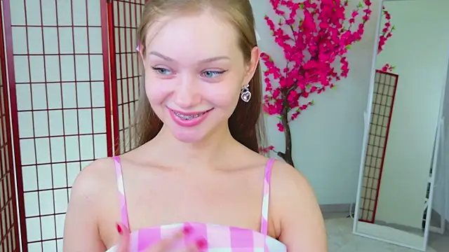 Snapshot of sheilaa_pink chatting on May 5, 8:00 am sheilaa pink online show from May 5, 8:00 am