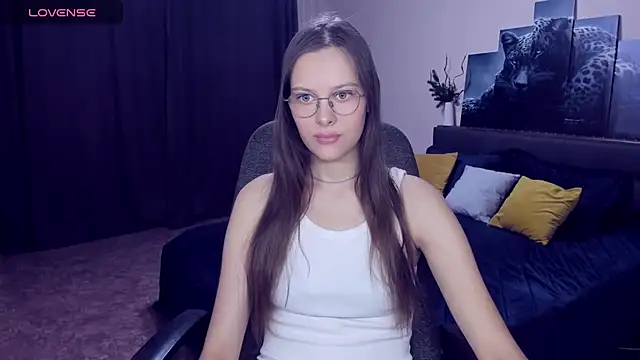 AyumiBlossom online show from March 5, 11:50 am