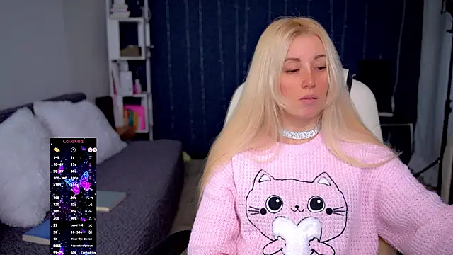 Snapshot of MyMouth chatting on February 1, 11:42 am MyMouth online show from February 1, 11:42 am