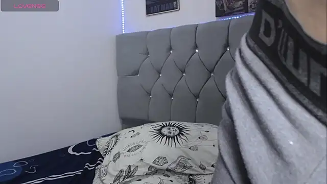 Snapshot of Loganjhonson19 chatting on January 15, 2:27 am Loganjhonson19 online show from January 15, 2:27 am