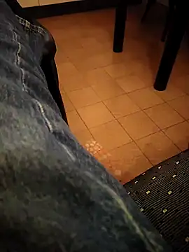 Snapshot of Sweet_Daddy_John chatting on February 12, 11:33 pm Sweet Daddy John online show from February 12, 11:33 pm