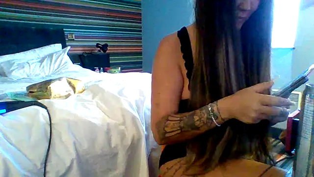 ScottishIvy online show from January 19, 11:25 am