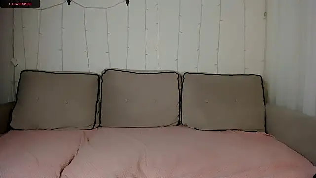 Snapshot of iceseeker2 chatting on February 17, 9:10 pm iceseeker2 online show from February 17, 9:10 pm