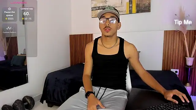 Snapshot of Julian_Dark_ chatting on February 6, 4:28 am Julian Dark online show from February 6, 4:28 am