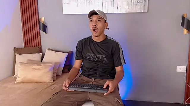 Snapshot of Julian_Dark_ chatting on March 3, 4:07 am Julian Dark online show from March 3, 4:07 am