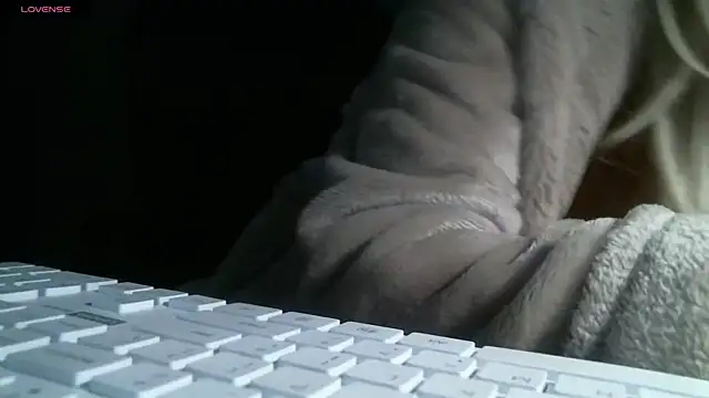 Snapshot of U_Klary chatting on June 14, 4:03 am U Klary online show from June 14, 4:03 am