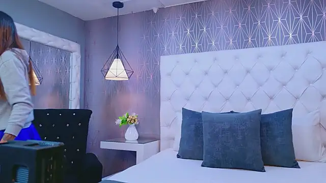 VioletFroost online show from February 11, 7:30 pm