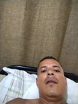 Snapshot of Gracho_25 chatting on February 2, 8:29 pm Gracho 25 online show from February 2, 8:29 pm